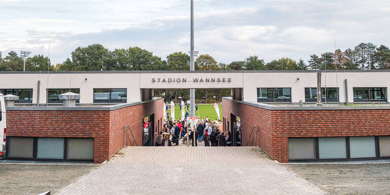 Auch im Stadion Wannsee befindet sich ein Defibrillator.
