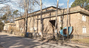 Anlässlich des 110. Geburtstags von Bernhard Heiliger ehrt das Kunsthaus Dahlem, einst Atelier des Künstlers und heute Sitz der Bernhard-Heiliger-Stiftung, sein herausragendes Lebenswerk.