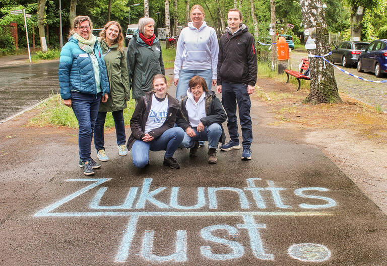 Annette Eni (vorne rechts) mit Team. Foto: Zukunftslust e. V. i.G.