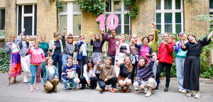 Grund zum Feiern von 10 Jahren gelungener Bildungsarbeit: Das Team von RESTLOS GLÜCKLICH. Foto: RESTLOS GLÜCKLICH