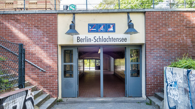 Am  S-Bahnhof Schlachtensee beginnt die Wanderung Achim Förster.
