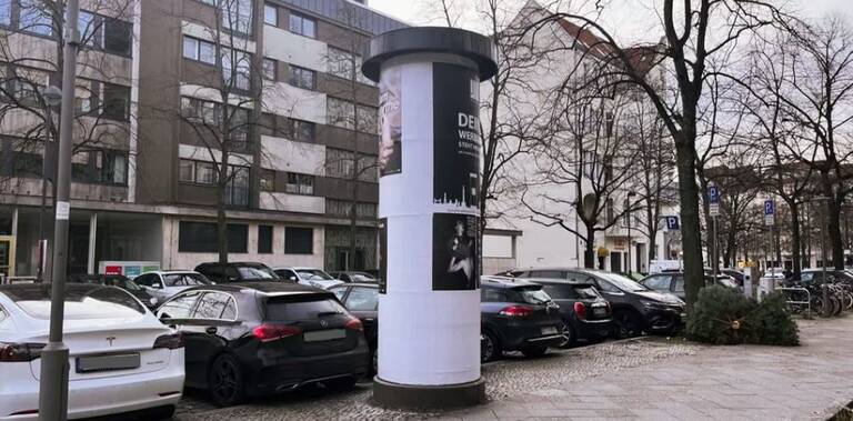 Diese Litfaßsäule wurde in Kästners Buch 