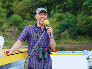 Naturkundliche Schiffstour mit dem Wildtierexperten Derk Ehlert. Foto: Stiftung Naturschutz Berlin/C. Koormann