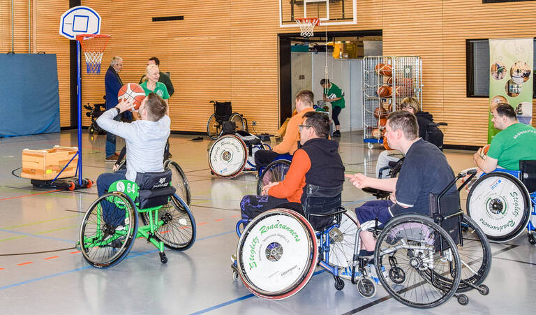 Mit belastbaren Sportrollstühlen zum Basketball-Ligaerfolg. Foto: Bürgerstiftung Steglitz-Zehlendorf