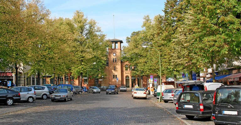 Anwohnerinnen und Anwohner können sich auf das Sommerfest am Bahnhof freuen.