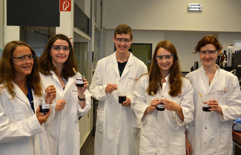 Berliner Schülerinnen und Schüler können im Sommer an der FU Berlin die MINT-SommerUni mit naturwissenschaftlichen Kursen und Vorträgen besuchen. Foto: NatLab