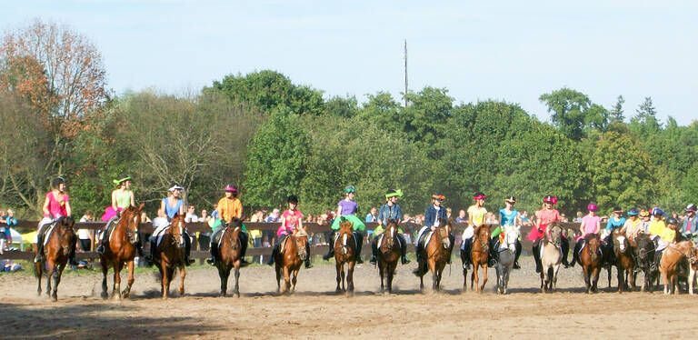Die Show-Quadrille des Kinderreitvereins Zehlendorf. Foto: KJRFV Zehlendorf