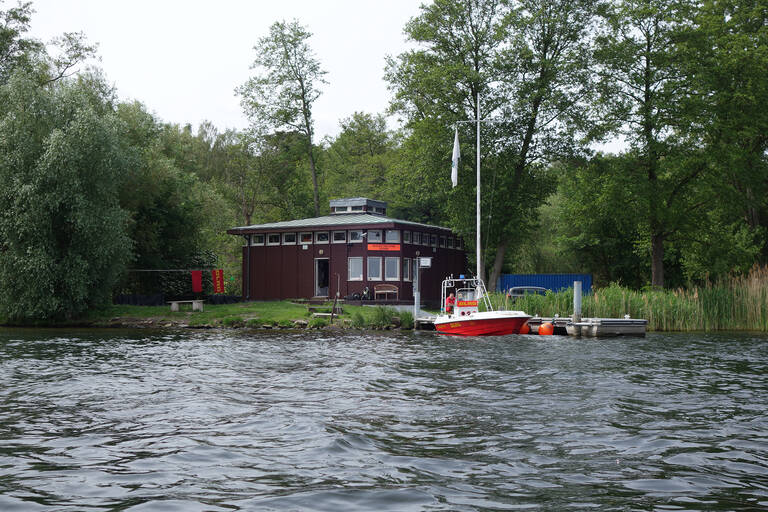 Die DLRG weist auf Gefahren beim Schwimmen und Baden hin.