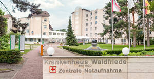 Das Krankenhaus Waldfriede wird von der Adventisten-Gemeinde betrieben.