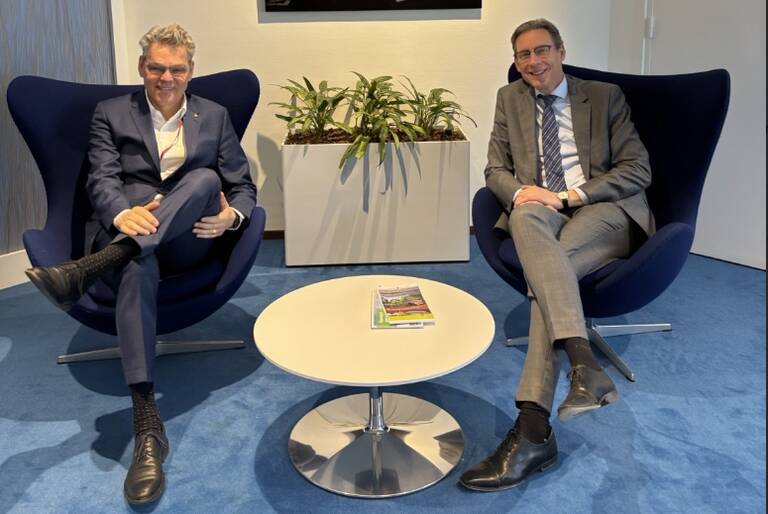 Bezirksbürgermeister Jörn Oltmann und Tjapko Poppens, Bürgermeister von Amstelveen. Foto: Stadtverwaltung Amstelveen
