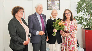 v.l.n.r.: Bezirksb&uuml;rgermeisterin Maren Schellenberg, Klaus Dittmer, seine Ehefrau Hannelore Dittmer und Olga Pischel vom St&auml;dtpartnerschaftsverein. Foto: BASZ
