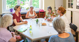 Miteinander reden in der Selbsthilfegruppe kann hilfreich sein. Foto: KPE Mittelhof