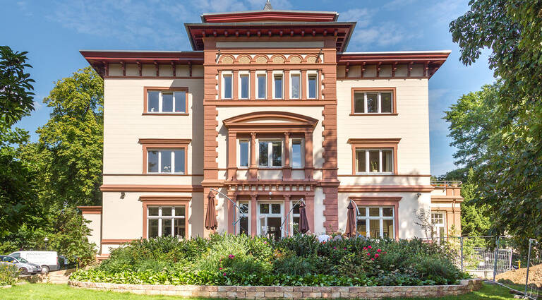 Villa Mittelhof an der Königstraße 42-43 in Zehlendorf.