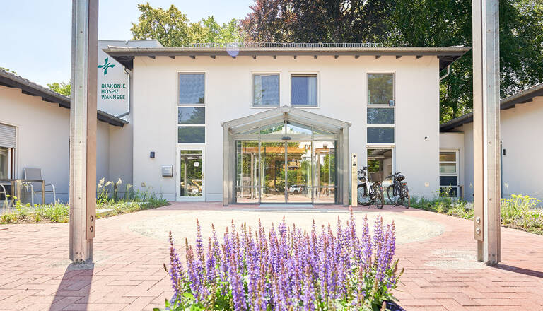 Eingangsbereich des ambulanten Hospiz Wannsee. Foto: Immanuel Albertinen Diakonie