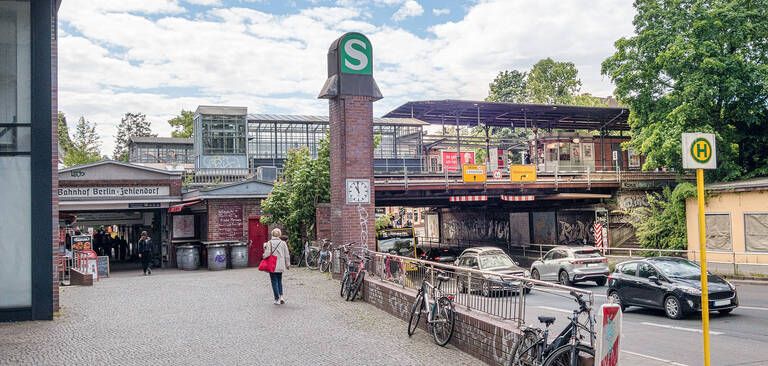 Am S-Bahnhof Zehlendorf starten die Bauarbeiten.