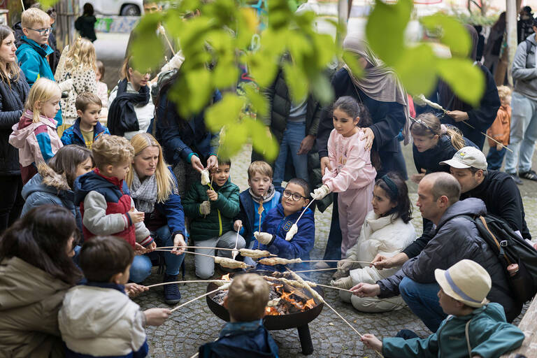 Kultur, Spannung oder gemütlich am Lagerfeuer sitzen - die Familiennacht hat viele Aspekte. Foto: Kay Herschelmann