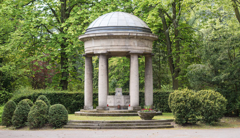 Architektonische Besonderheit: Der Brunnentempel auf den Parkfriedhof Lichterfelde