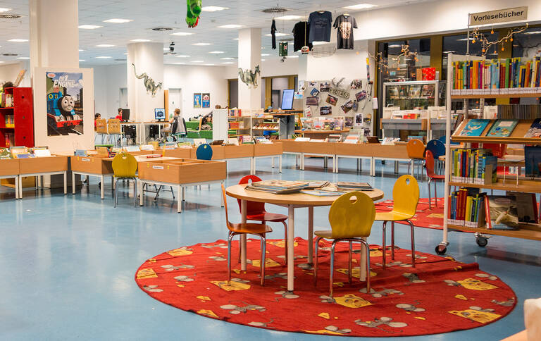 Der Kinderbereich in der Bibliothek.