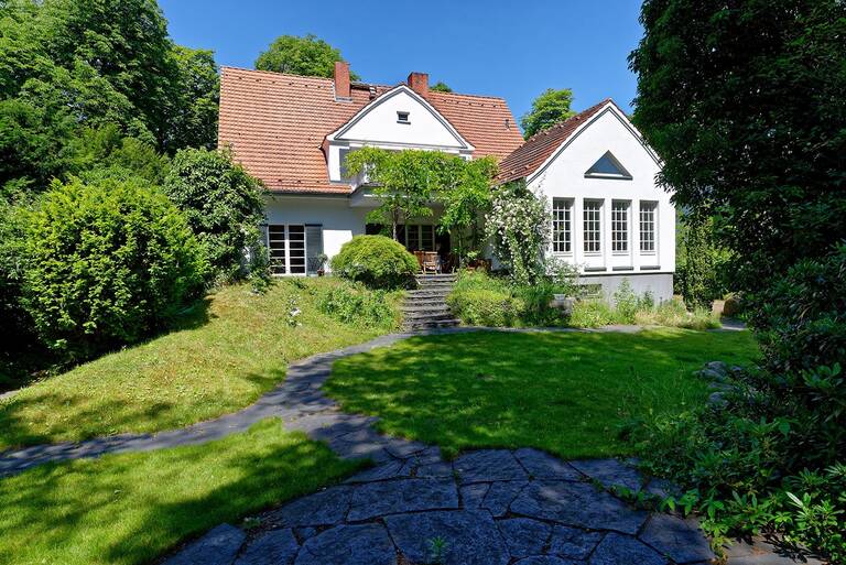 Die Ausstellung ist in der Galerie am kleinen Wannsee, Villa Beecken zu sehen.