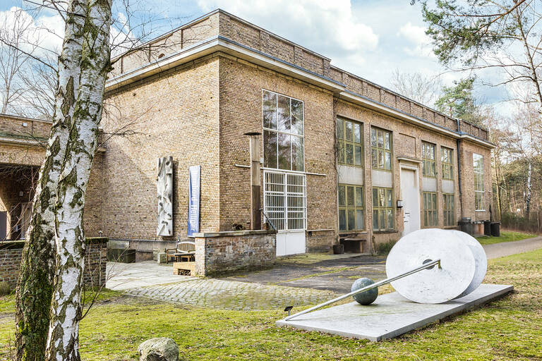Werke der Künstlerin Eva Frankfurther sind bis Februar 2027 im Kunsthaus Dahlem zu sehen.