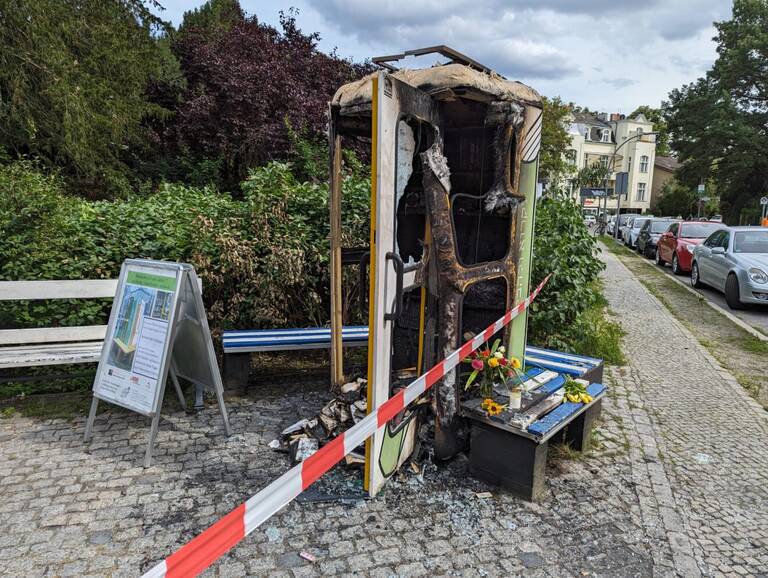 Die zerstörte BücherboXX. Foto: Konrad Kutt