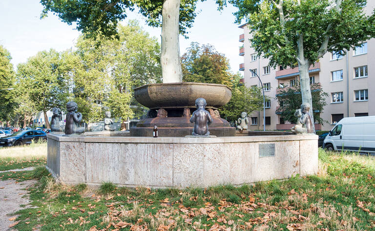 Brunnen von Constantin Starck auf dem Barbarossaplatz.