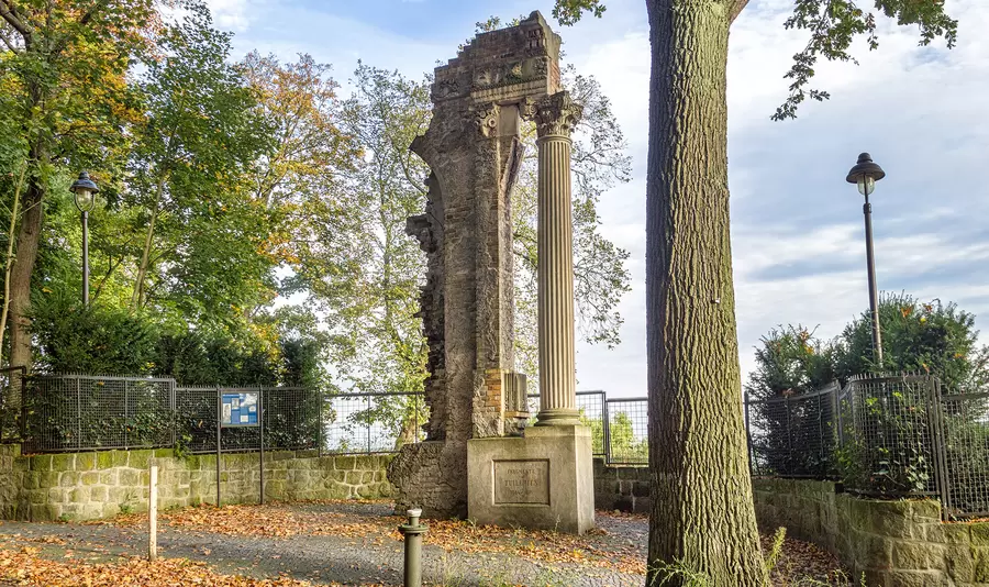 Die Tuilerien-Säulen.