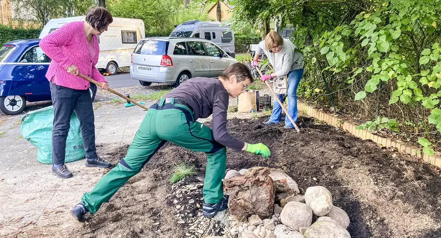 Gemeinsam anlegen und verbessern. Foto: Zukunftslust e. V. i.G.