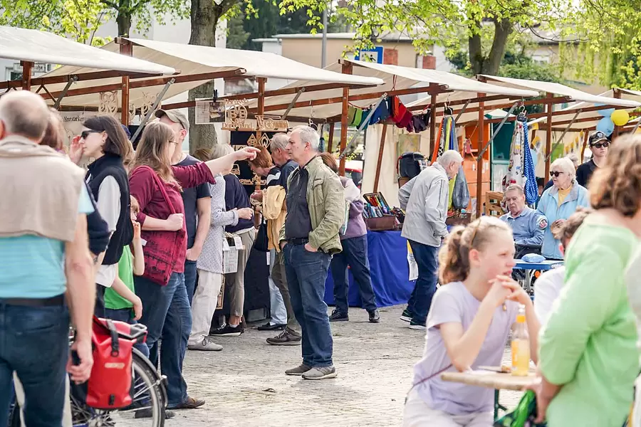 Viele Stände laden auf dem ETAK-Markt zum Stöbern und Shoppen ein. Foto: Family & Friends e. V., André Ballin