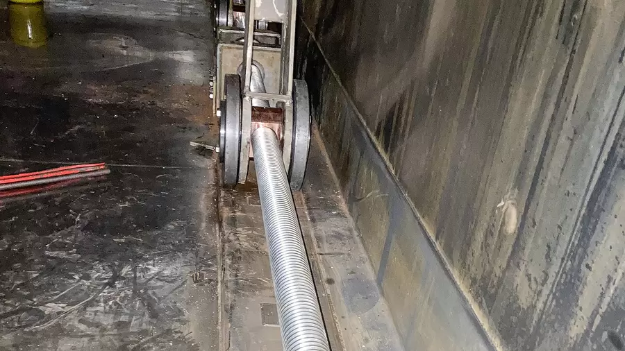 Dank neu eingebautem Gestänge ist der Hubboden wieder reibungslos höhenverstellbar. Foto: PrimaVita