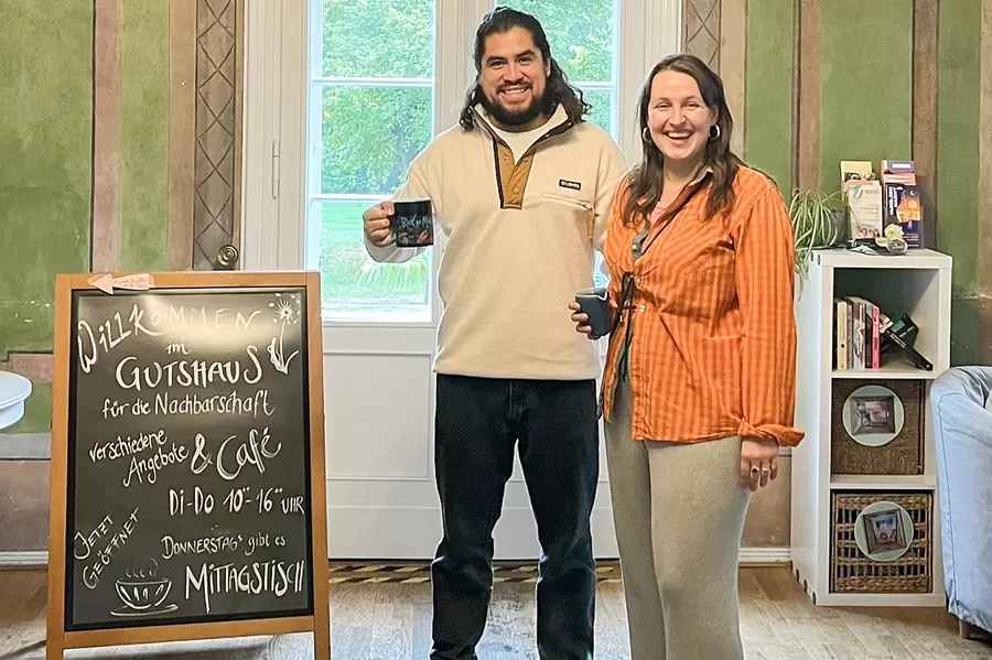 Joshua Hernández und Maike Loerzer, Organisatoren des Sprachcafé. Foto: Stadtteilzentrum Steglitz e.V. Sprachcafé