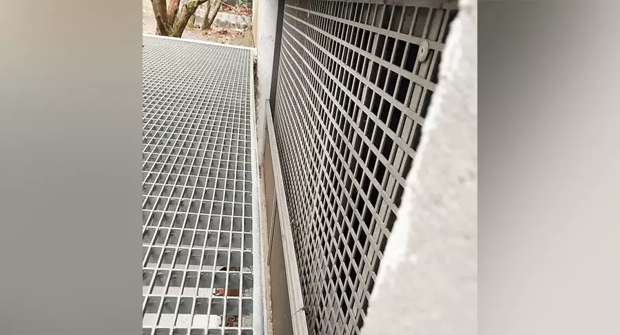 Wildtierfalle unzureichend gesicherter Lichtschacht. Foto: Holger Koppatsch