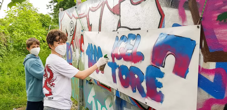 Sprayen für den Igelschutz. Foto: Anja-Katrin Fleig