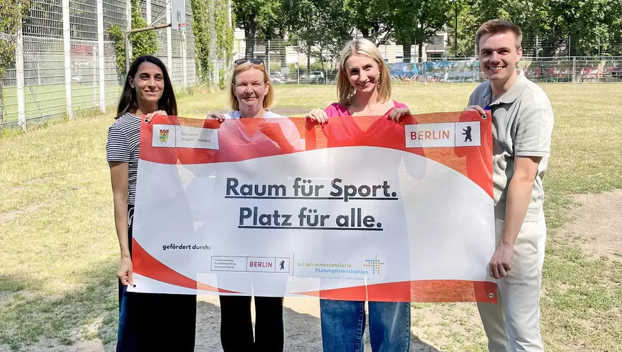 Von links nach rechts: Sandra Schedel (SPK), Bezirksstadträtin Frau Carolina Böhm, Bezirksstadträtin Frau Malgorzata Sijbrandij, Herr Tobias Dziatkowski (Sportamt). Foto: BA SZ