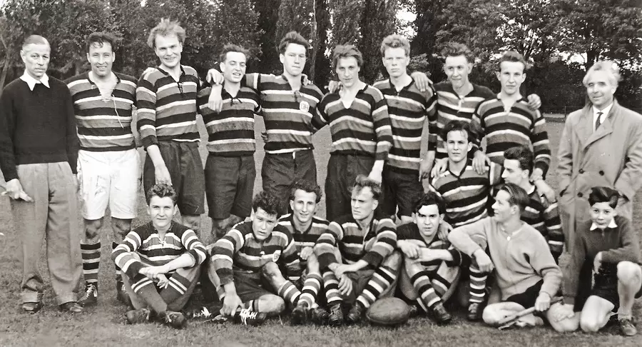 Jubiläumsfoto von 1956 BRC-Mannschaft: Fritz Feyerherm (5. stehend v.l.).Archiv BRC