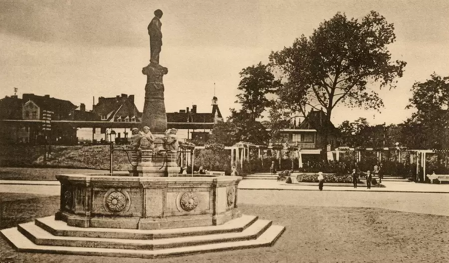 Vier-Winde-Brunnen. Archiv Jörg Becker Immobilien