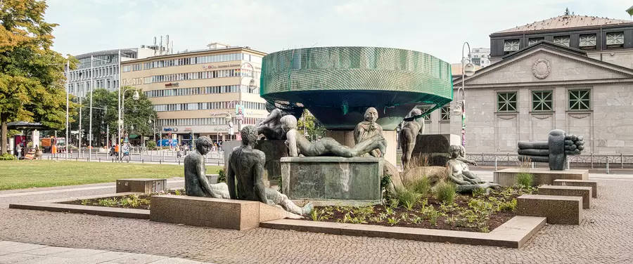 Bepflanzter Brunnen am Wittenbergplatz
