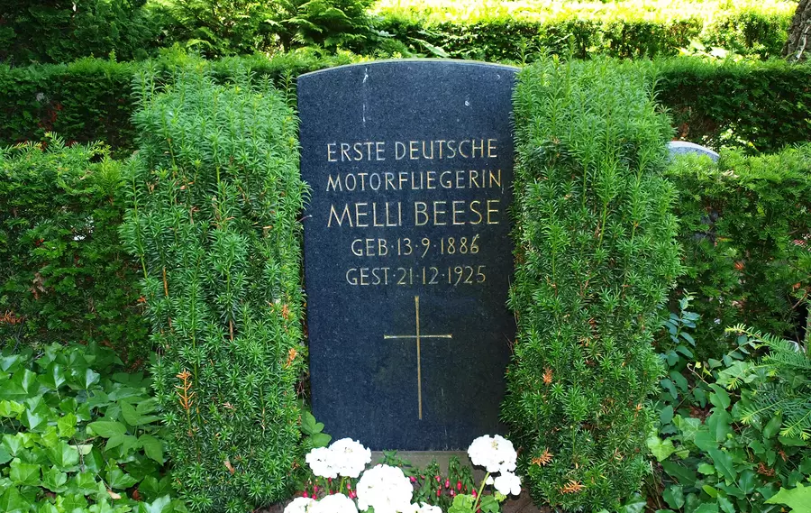Grabstein von Melli Beese auf dem Friedhof Schmargendorf. Foto: Jacqueline Lorenz