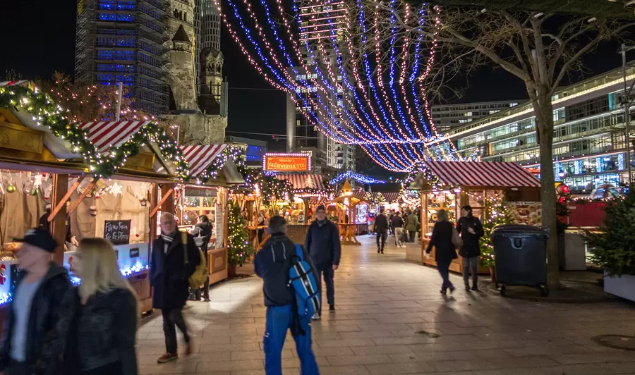 Weihnachtsmarkt an der Kaiser-Wilhelm-Gedächtniskirche