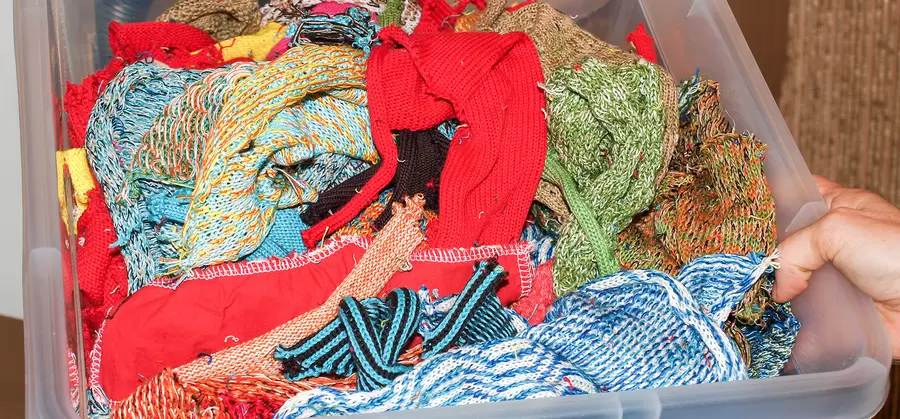 Stoff- und Strickreste finden immer Verwendung.